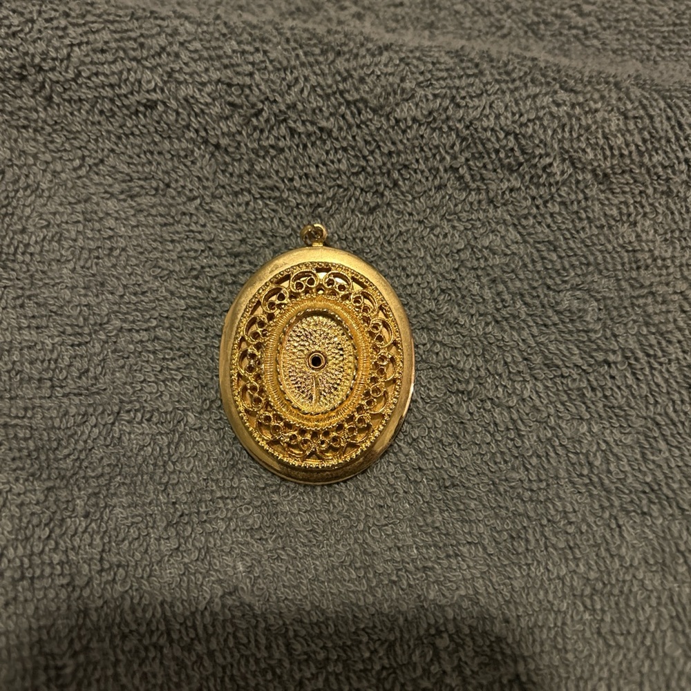 Gold Filigree Oval Locket Pendant